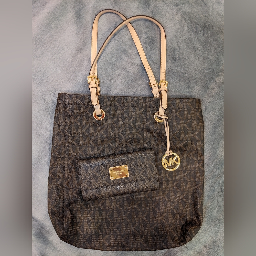 Michael Kors shoulder bag + wallet set